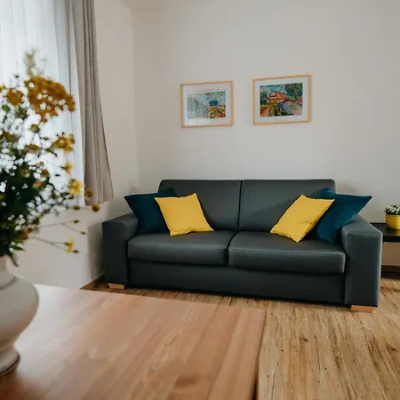 Apartman Ve Dvore Straznice Exterior photo